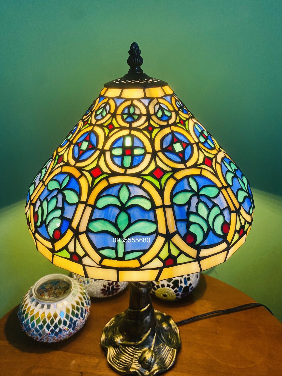Đèn bàn tiffany họa tiết phục hưng