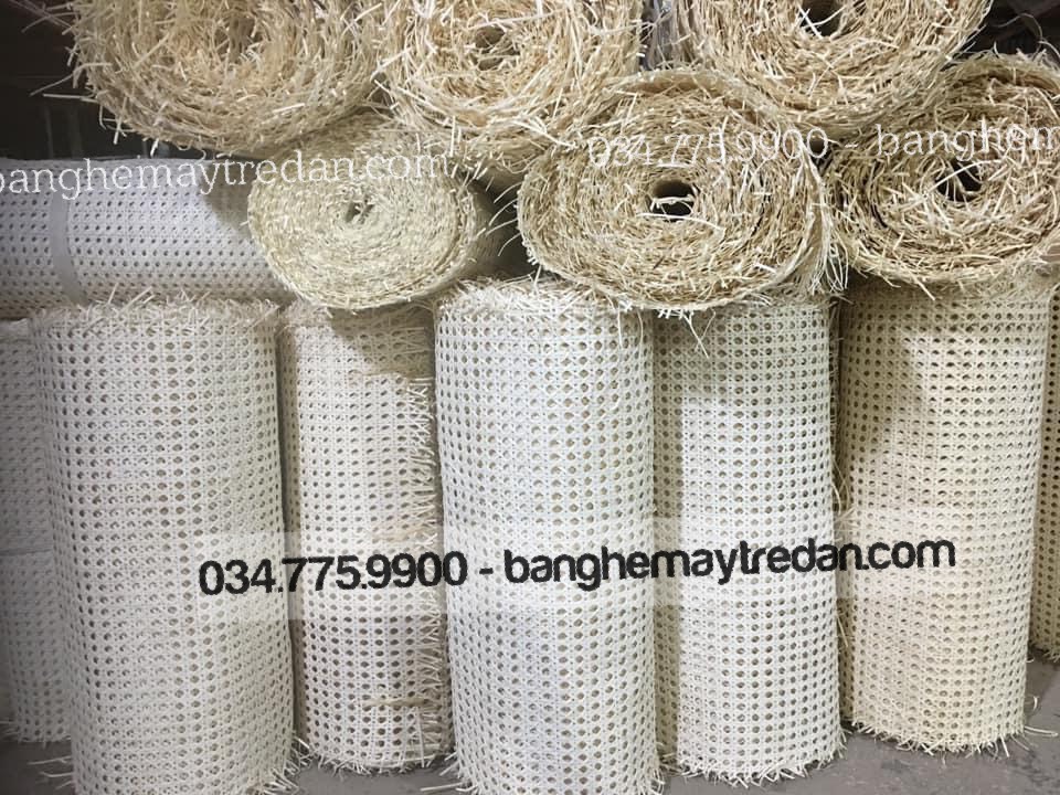 Cuộn mây đan mắt cáo ốp vách ngăn, bàn ghế