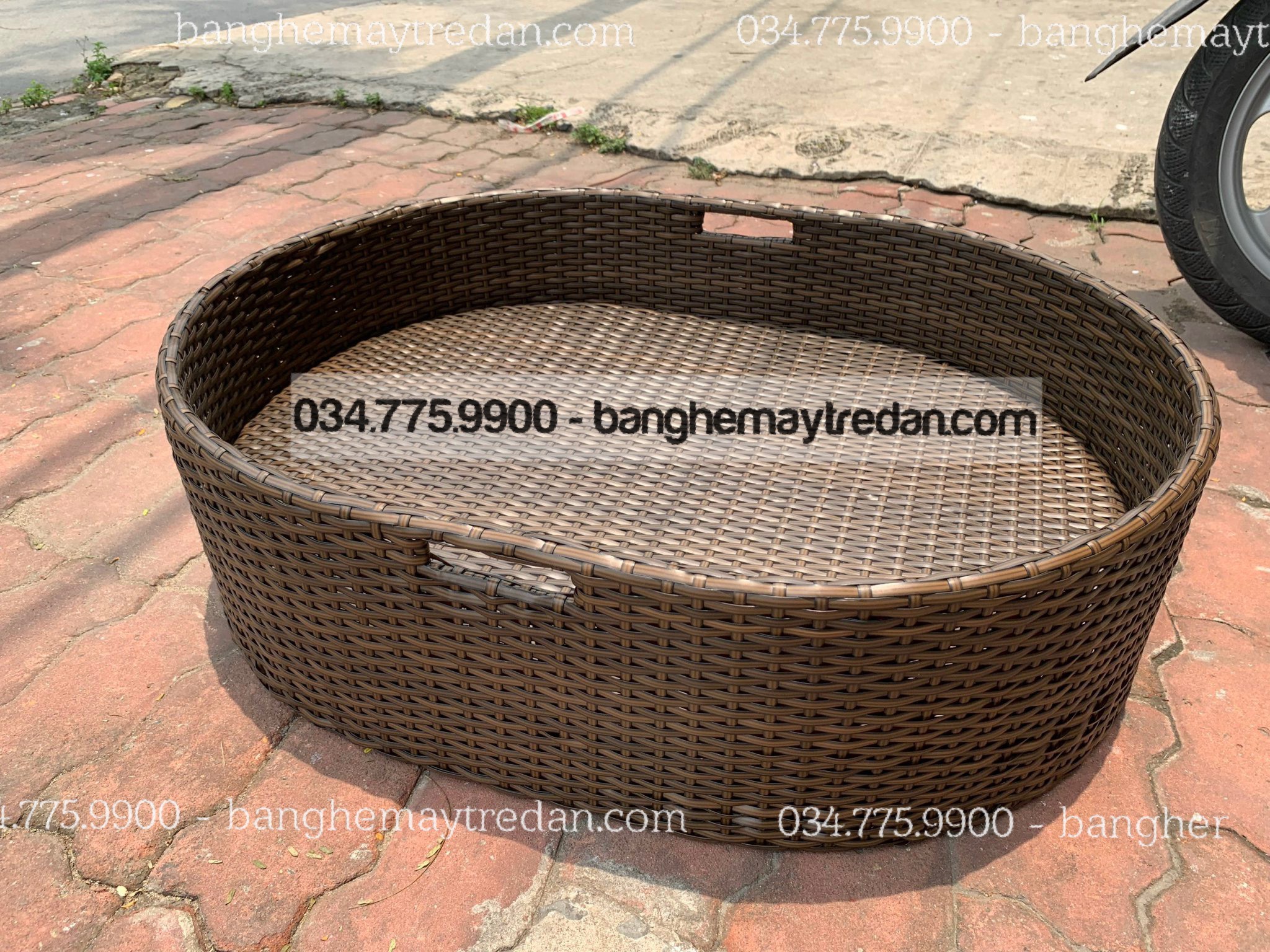 Khay nổi nhựa đan để đồ ăn hồ bơi - Bàn ghế mây tre đan