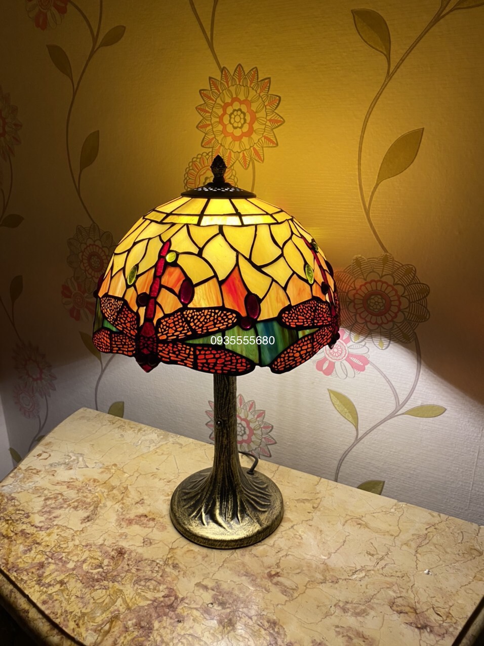 Đèn bàn phòng ngủ tiffany họa tiết hoa hồng