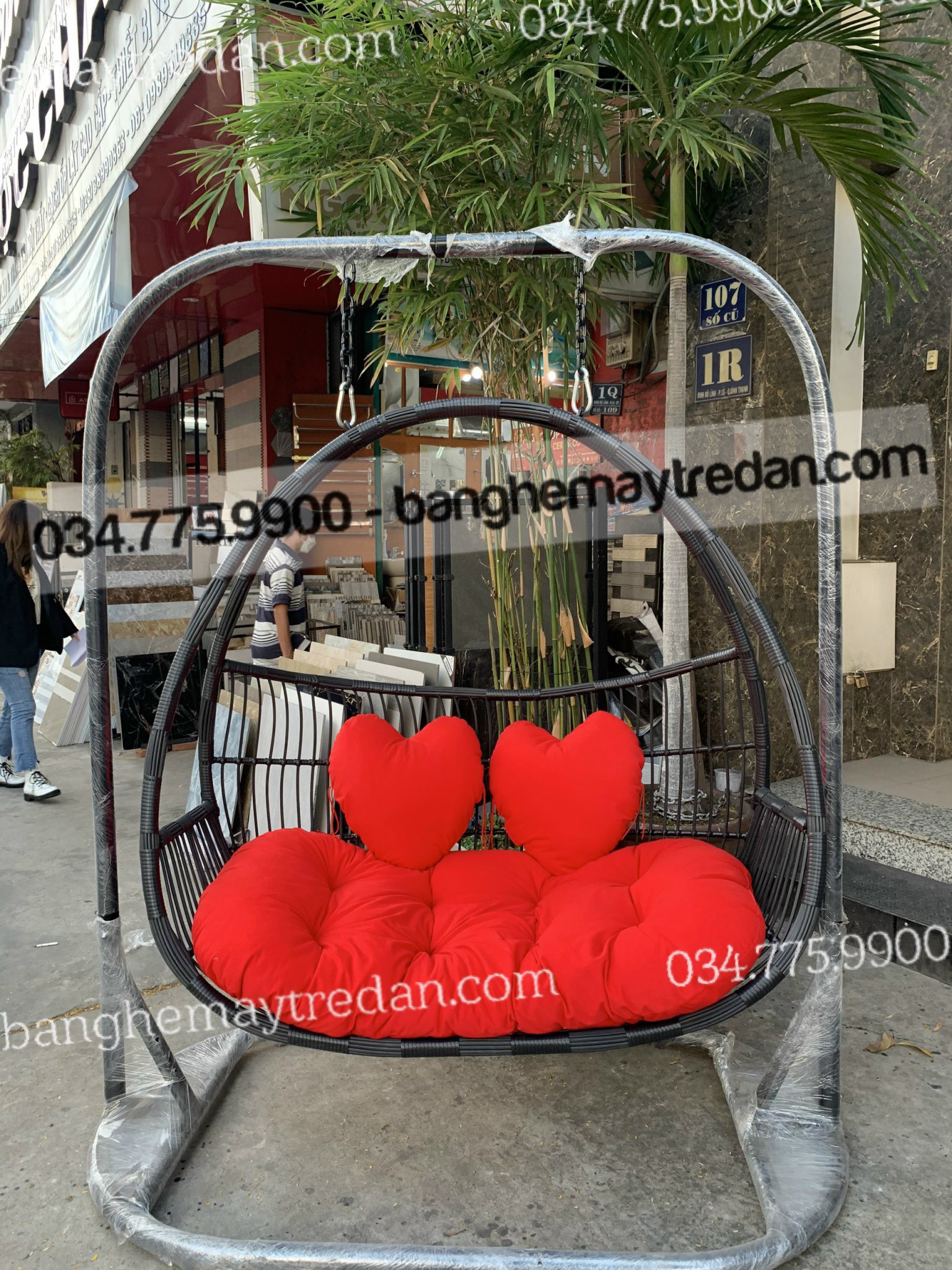 Ghế đu treo nhựa giả mây loại đôi màu đen