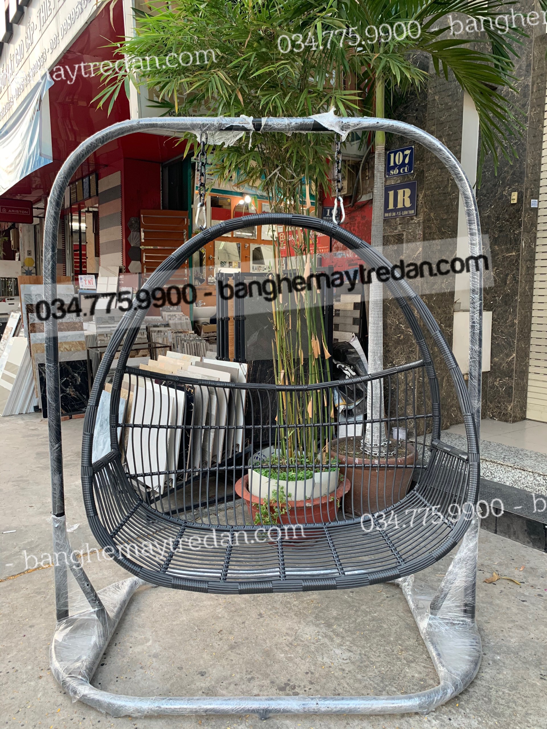 Ghế đu treo nhựa giả mây loại đôi màu đen