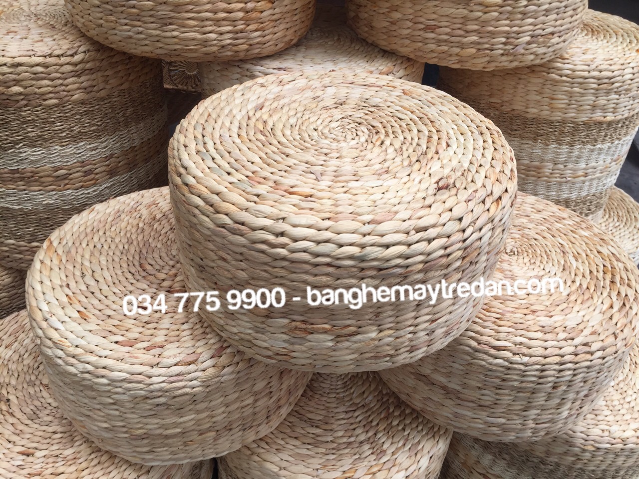 Ghế đôn lục bình gác chân - Mây Tre Lục Bình