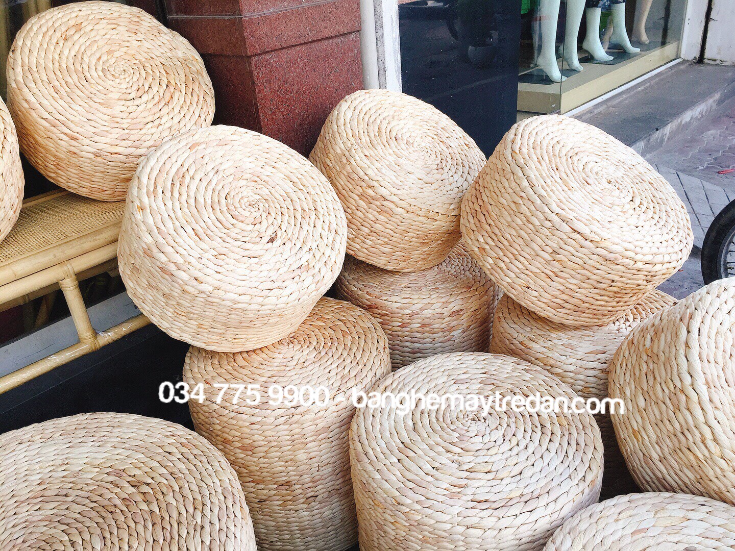 Ghế đôn lục bình gác chân - Mây Tre Lục Bình