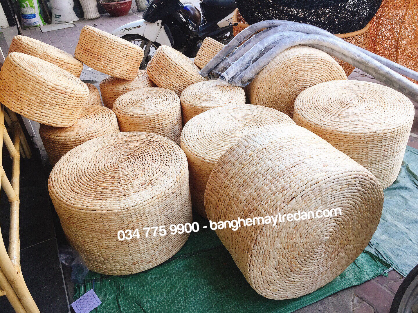 Ghế đôn lục bình gác chân - Mây Tre Lục Bình