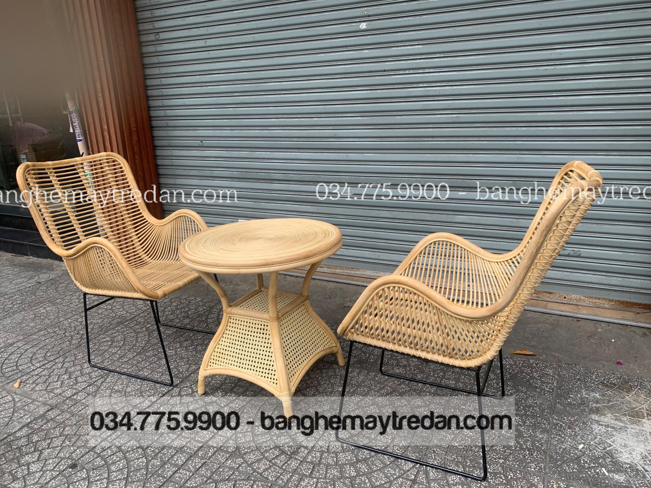 Ghế mây chân sắt hiện đại decor quán cafe đẹp