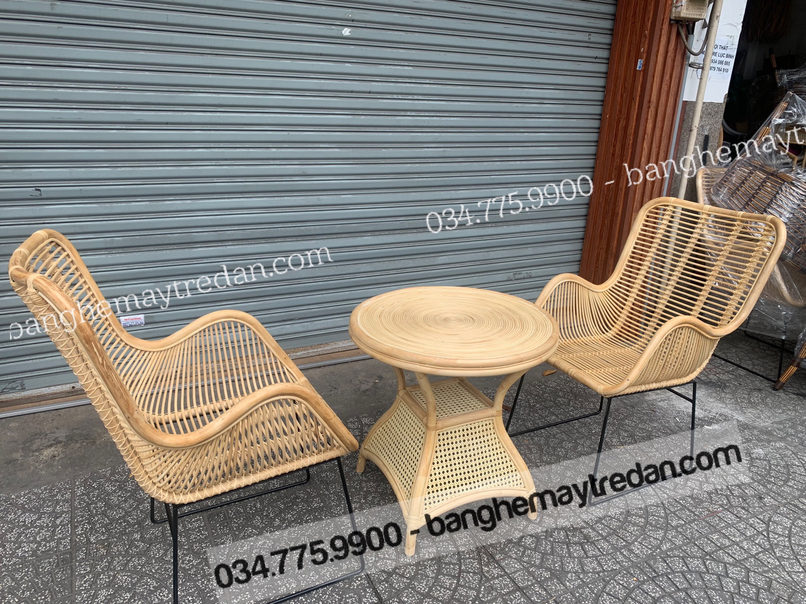 Ghế mây chân sắt hiện đại decor quán cafe đẹp