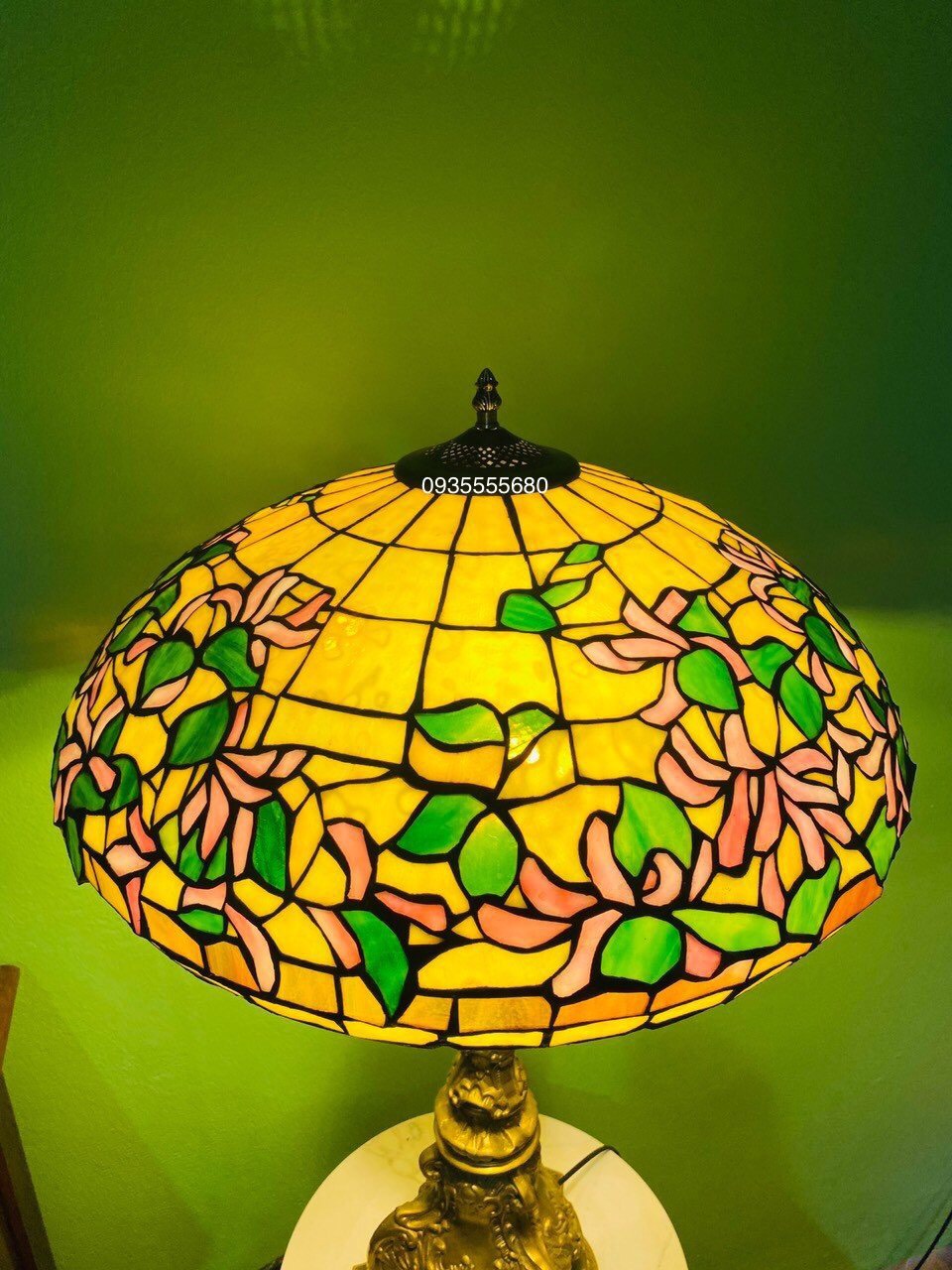 Đèn bàn tiffany hoa leo chân đồng