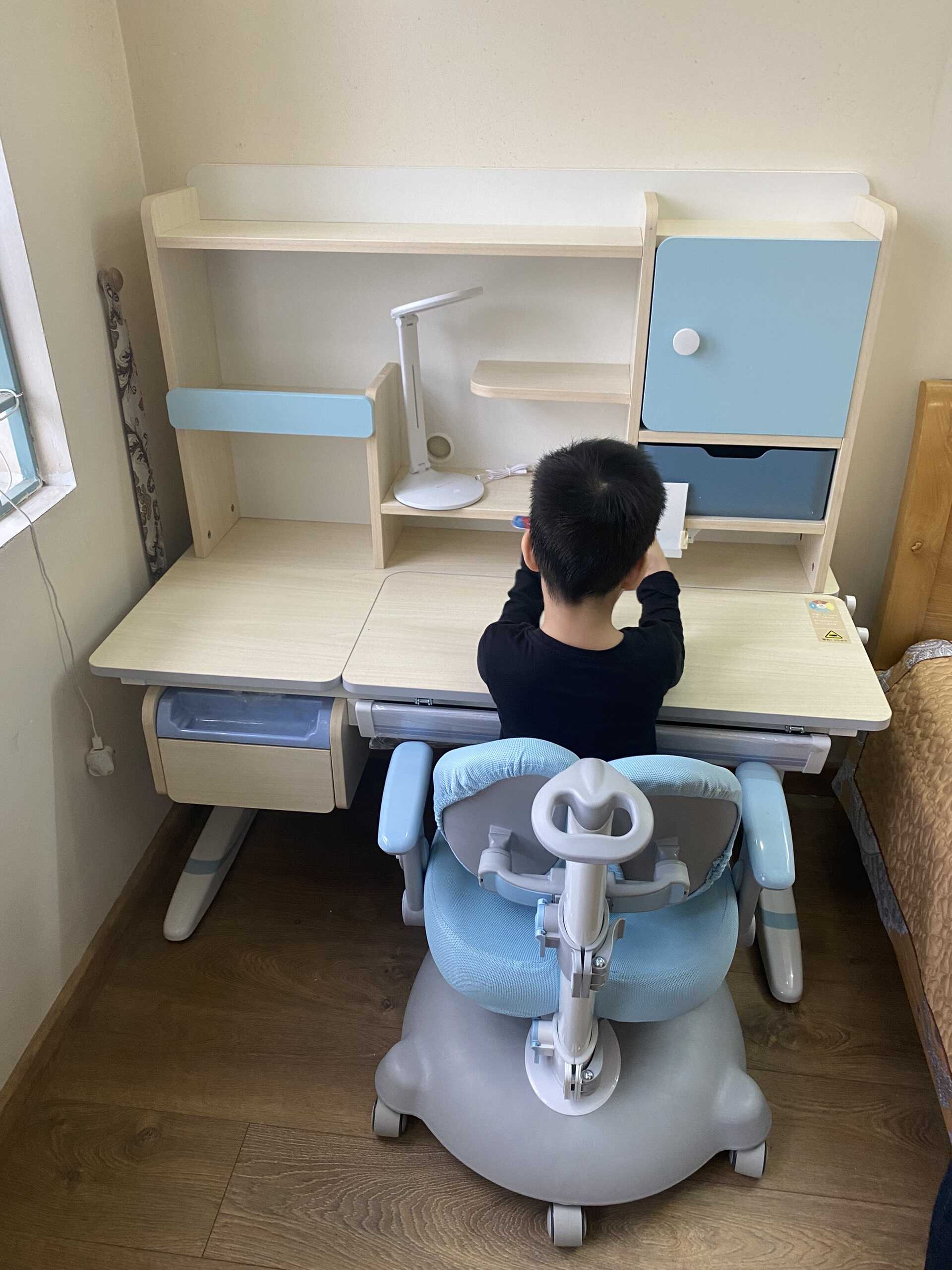 Bàn học thông minh chống gù chống cận chính hãng N3 IK KIDS