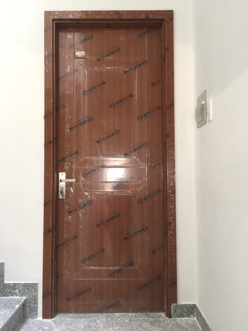 Cửa gõ công nghiệp HDF cửa gỗ sài gòn chất lượng