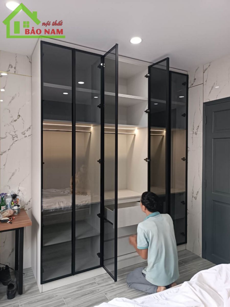 Tủ quần áo cánh kính xám khói - Báo giá gia công tủ áo cánh kính hiện