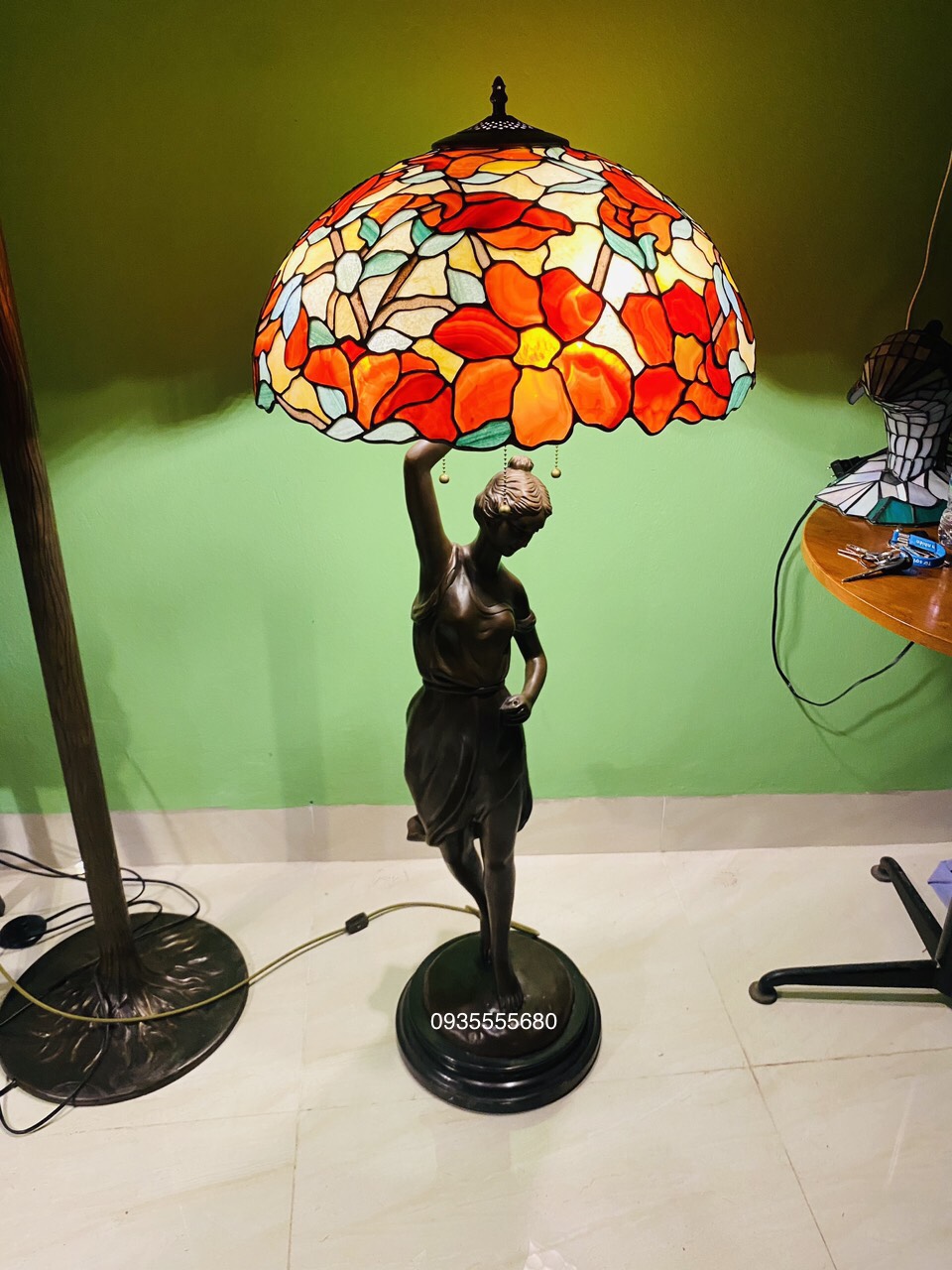 Giao lưu mua 1 tặng 1 đèn bàn tiffany