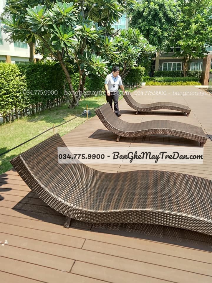 Giường hồ bơi tắm nắng bằng nhựa giả mây để ngoài trời