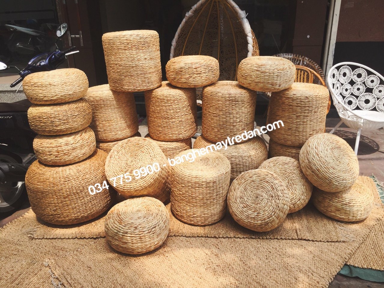 Ghế đôn lục bình tròn tiện lợi - Bàn ghế mây tre đan