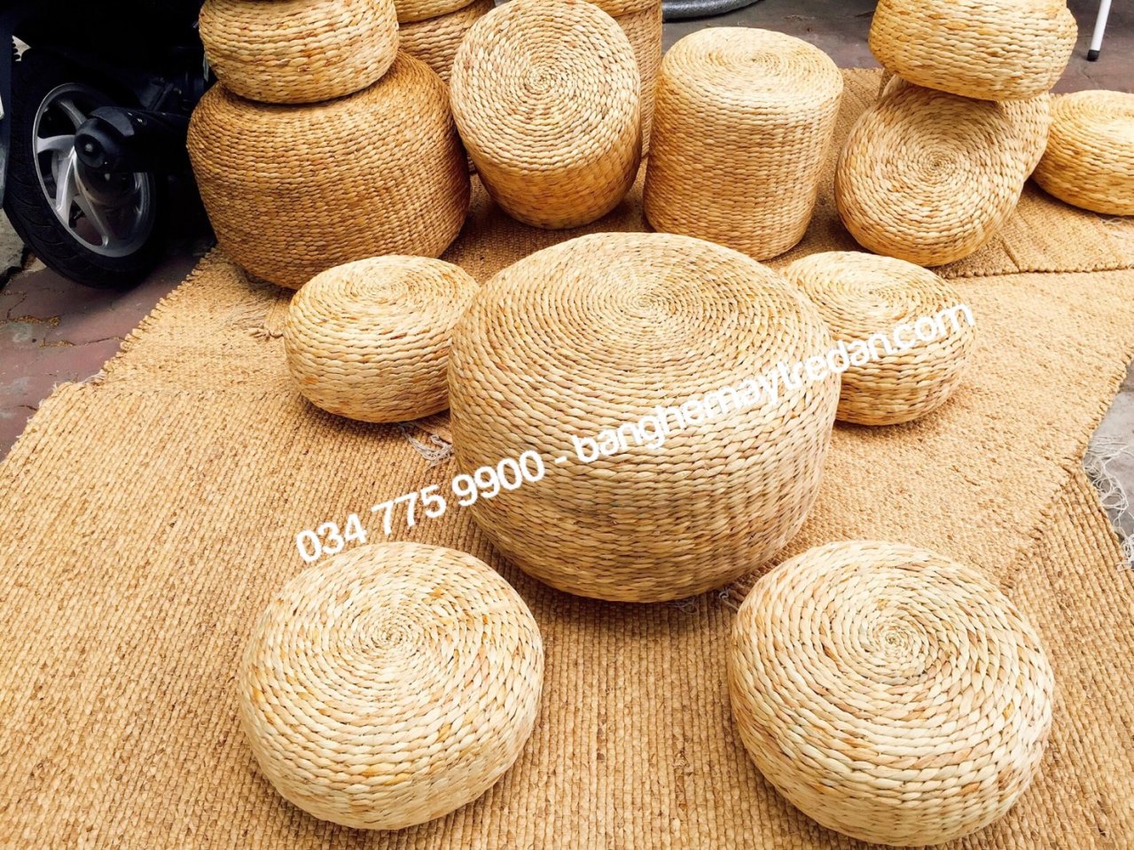 Ghế đôn lục bình tròn tiện lợi - Bàn ghế mây tre đan
