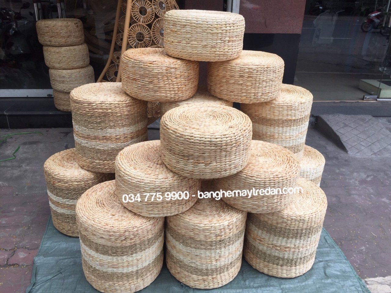 Ghế đôn lục bình tròn tiện lợi - Bàn ghế mây tre đan