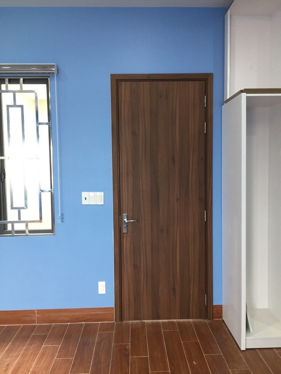 Những điều cần chú ý khi mua cửa gỗ công nghiệp