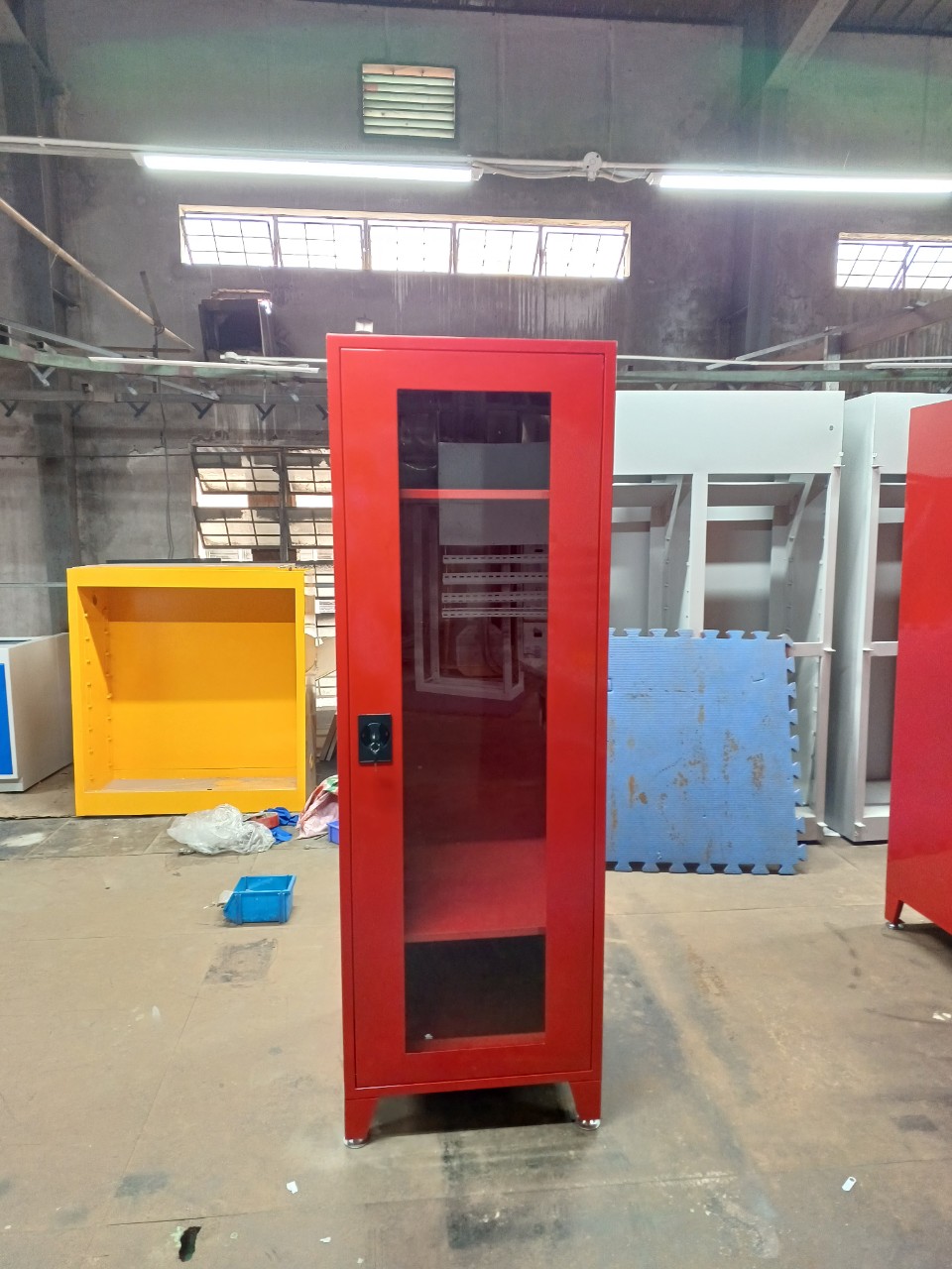 Tủ đựng đồ bảo hộ lao động giá xưởng