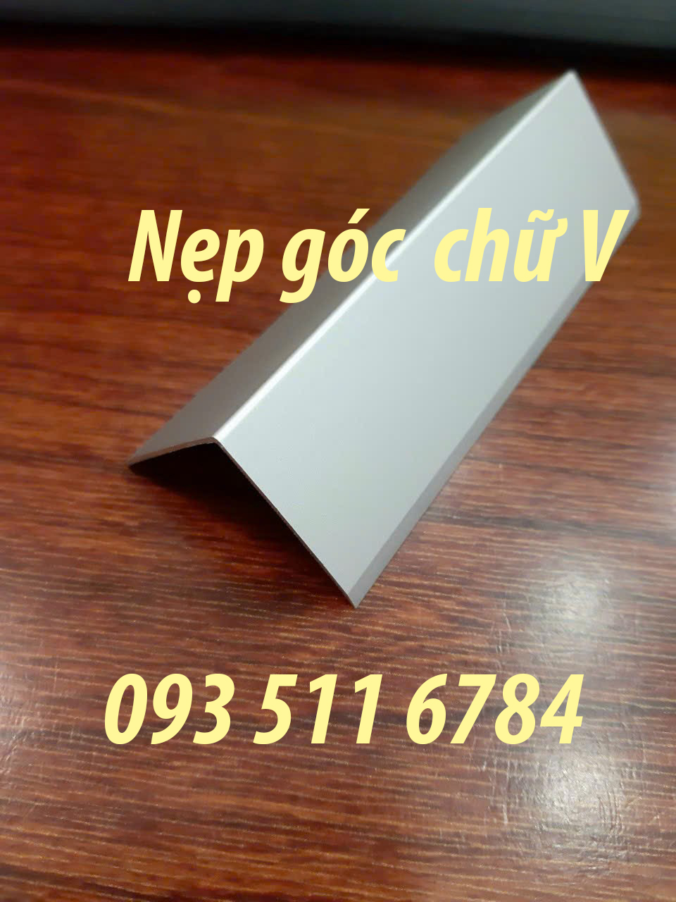 Nẹ[ nhôm V góc tường nẹp v đen góc tường