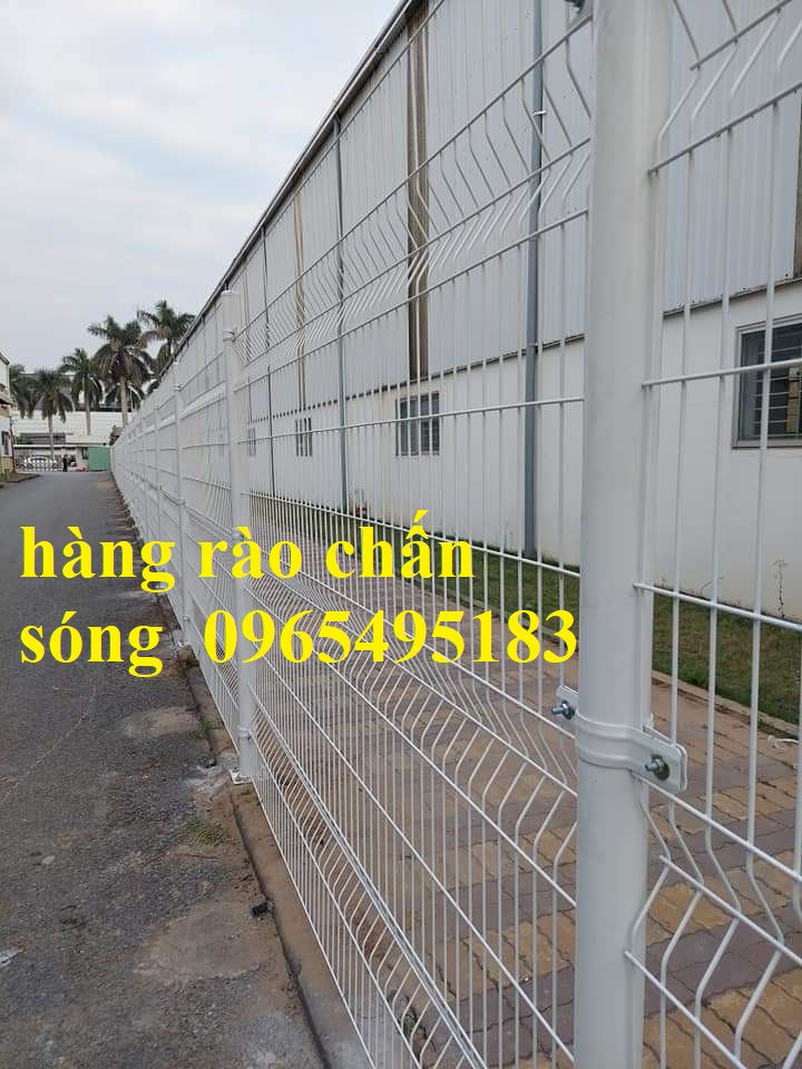 Lưới hàng rào chấn sóng trên thân sản xuất theo kích thước yêu cầu