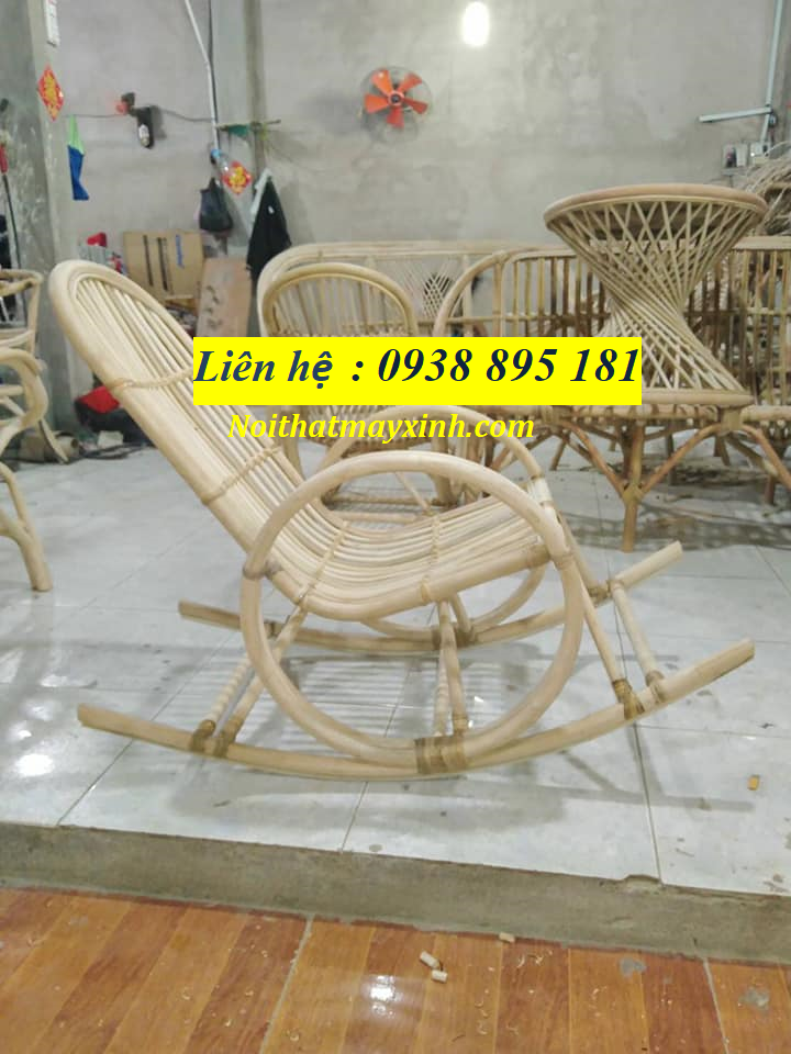 ghế bập bênh cho người già chất liệu mây đan