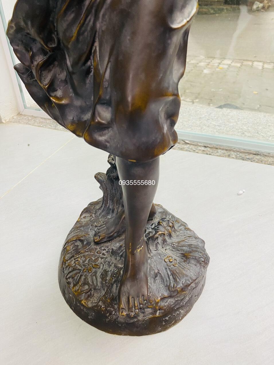 Giao lưu e tượng đồng cô thiếu nữ