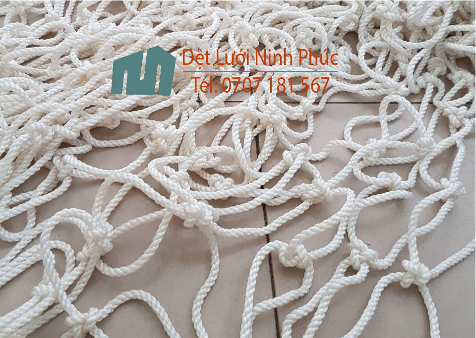 Lưới dù trắng chống vật rơi công trình xây dựng