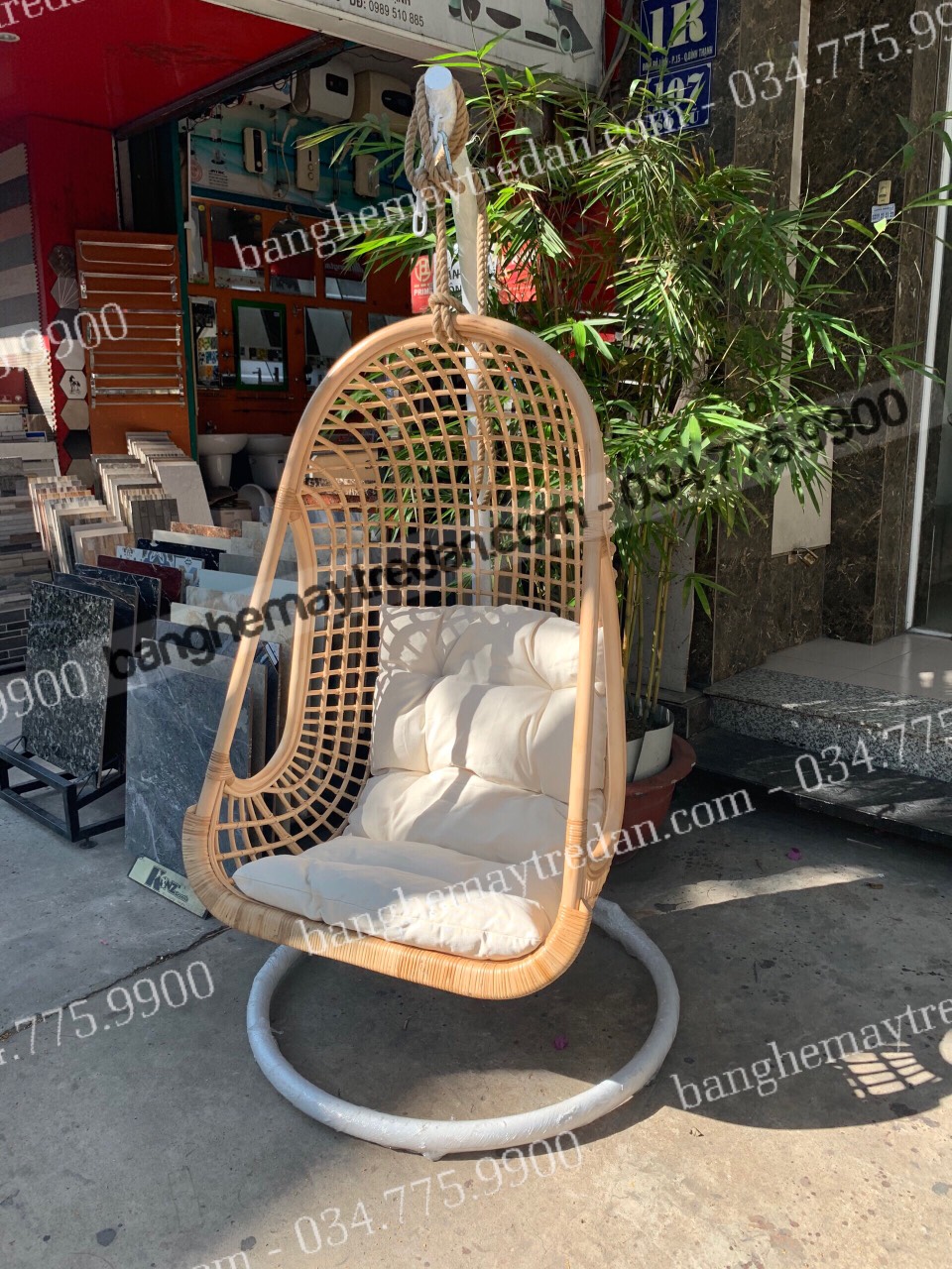 Ghế đu treo mây tự nhiên để phòng khách Tropical