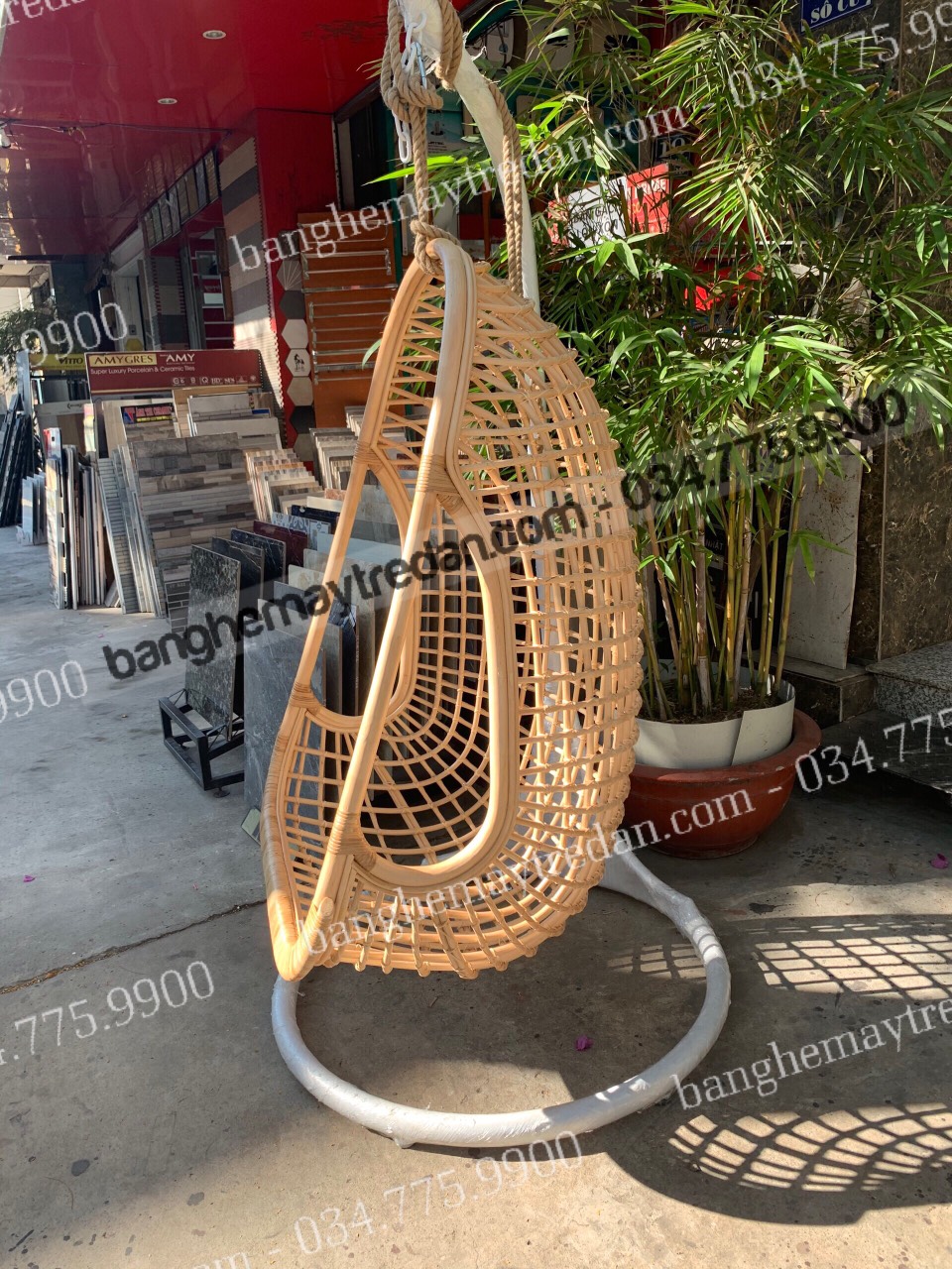 Ghế đu treo mây tự nhiên để phòng khách Tropical