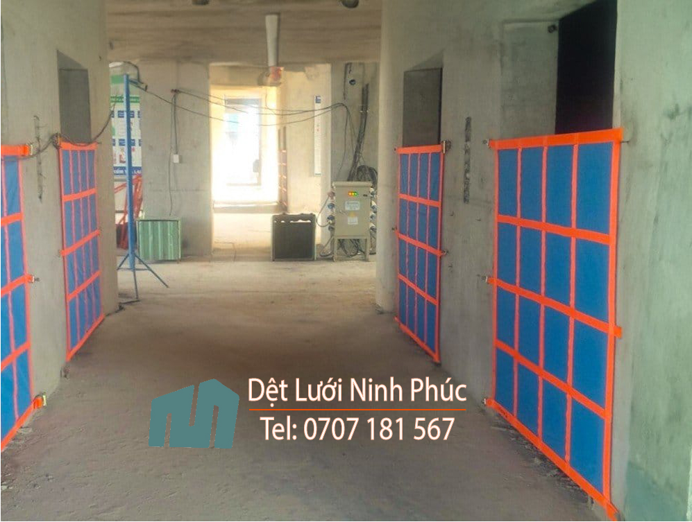 Gia công lưới pvc chắn hố thang máy, bẹ cam