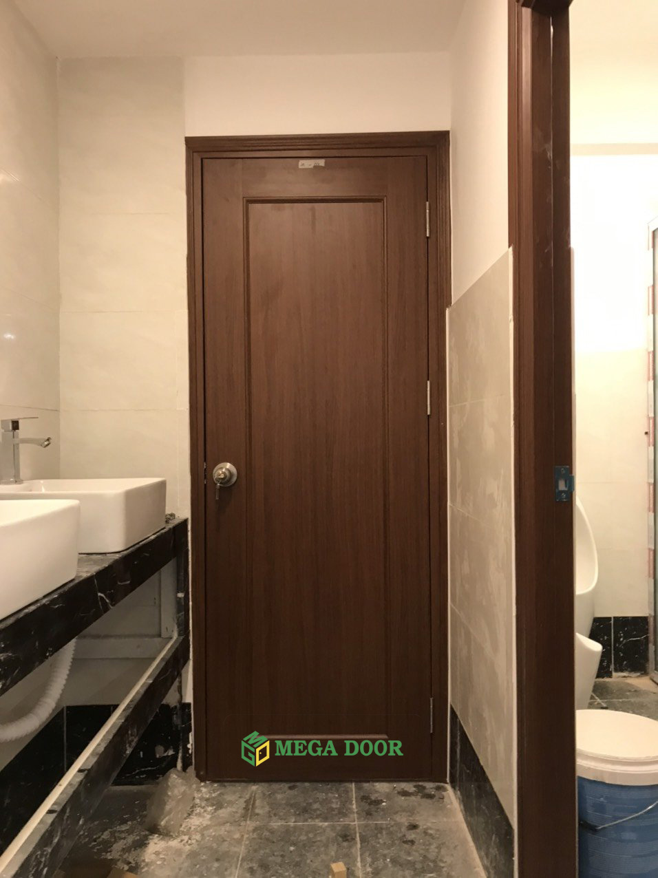 cửa nhựa đài laon gái rẻ niêm yết tại xưởng