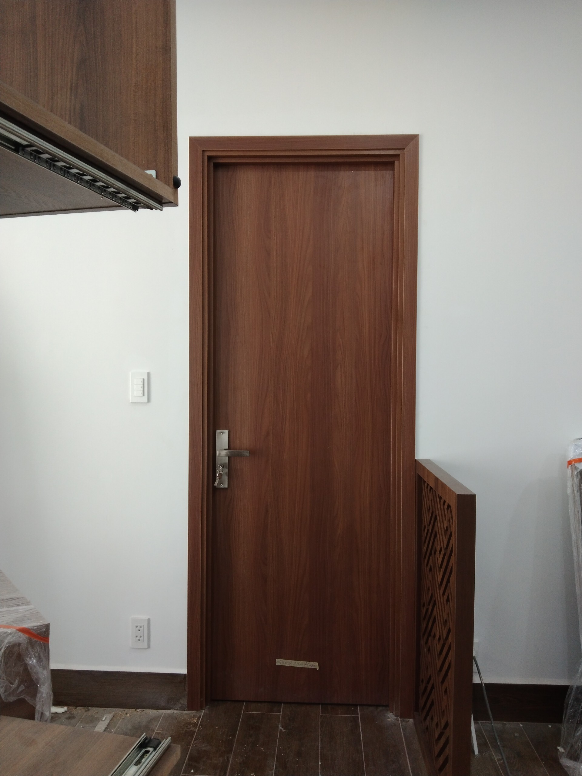 Cửa gỗ công nghiệp giá rẻ- mẫu cửa phòng ngủ đẹp