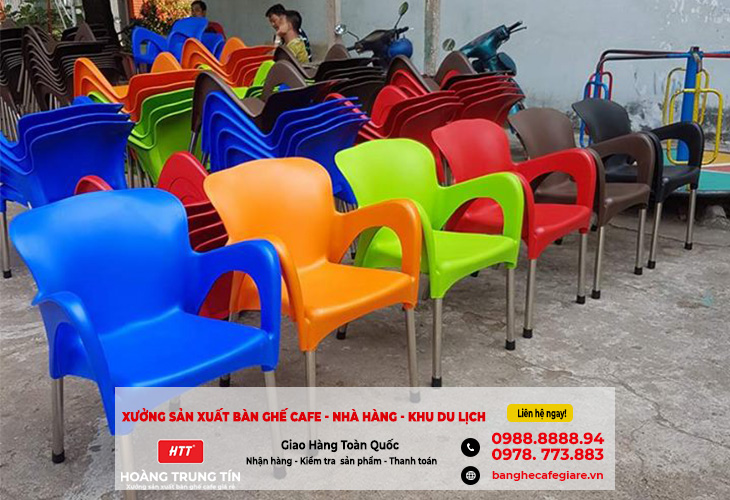 (Q12-HCM) Bàn ghế nhựa đúc cực kì chắc chắn, bền bỉ với thời gian