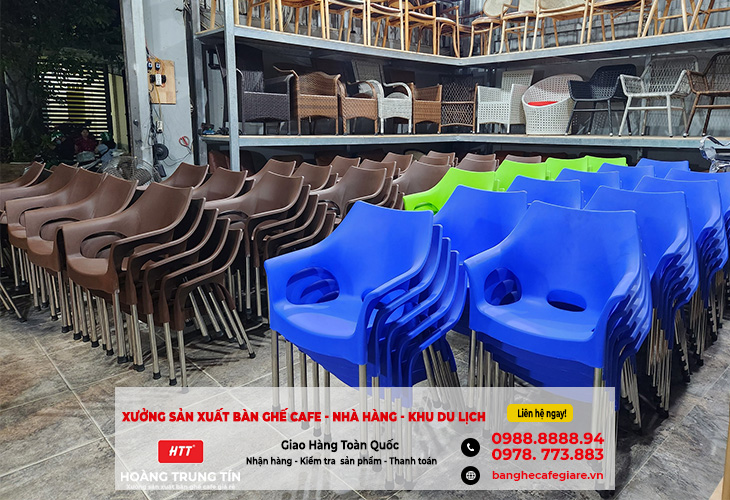 (Q12-HCM) Bàn ghế nhựa đúc cực kì chắc chắn, bền bỉ với thời gian