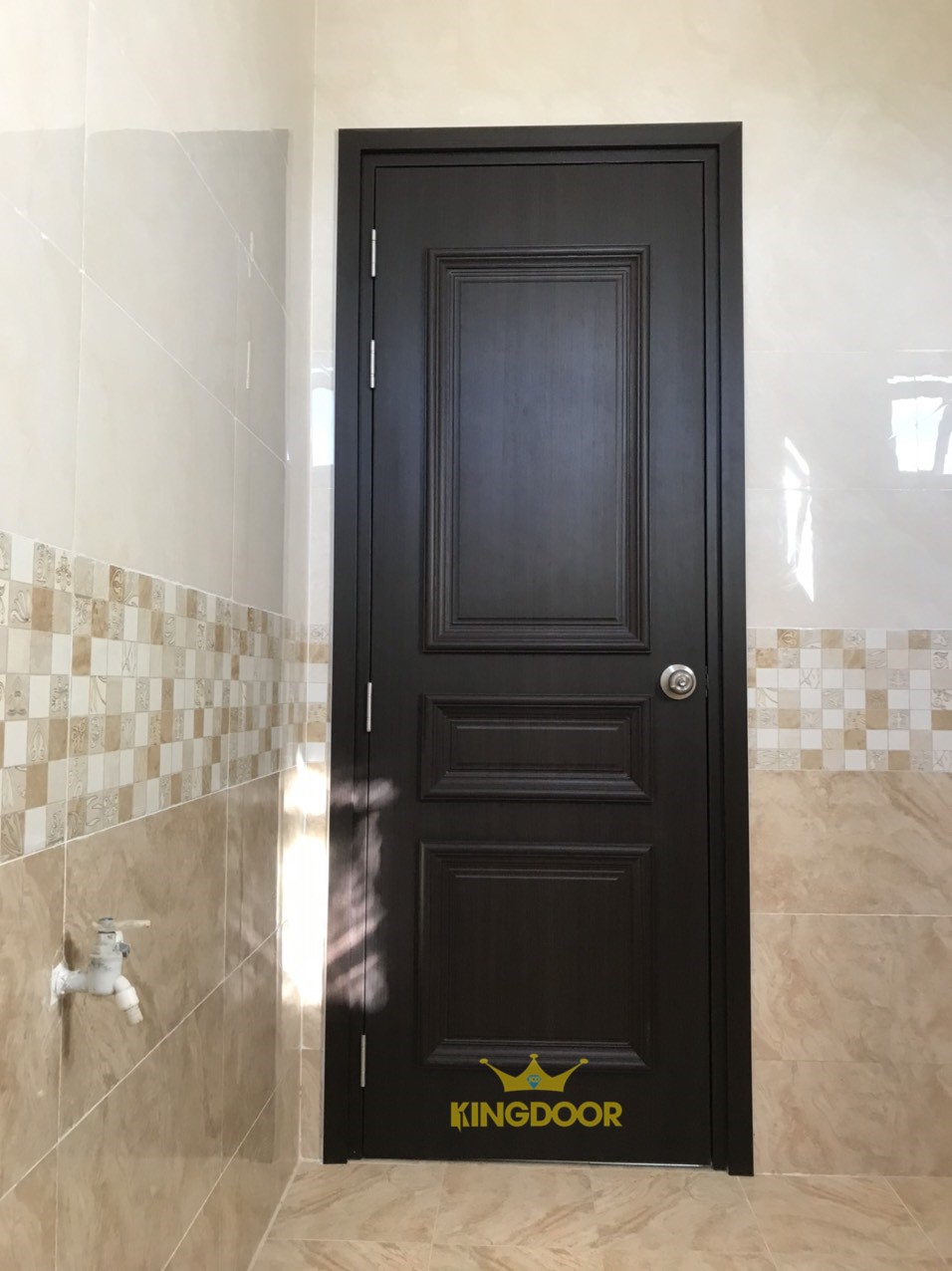 Mẫu cửa phòng ngủ Composite cao cấp tại KingDoor