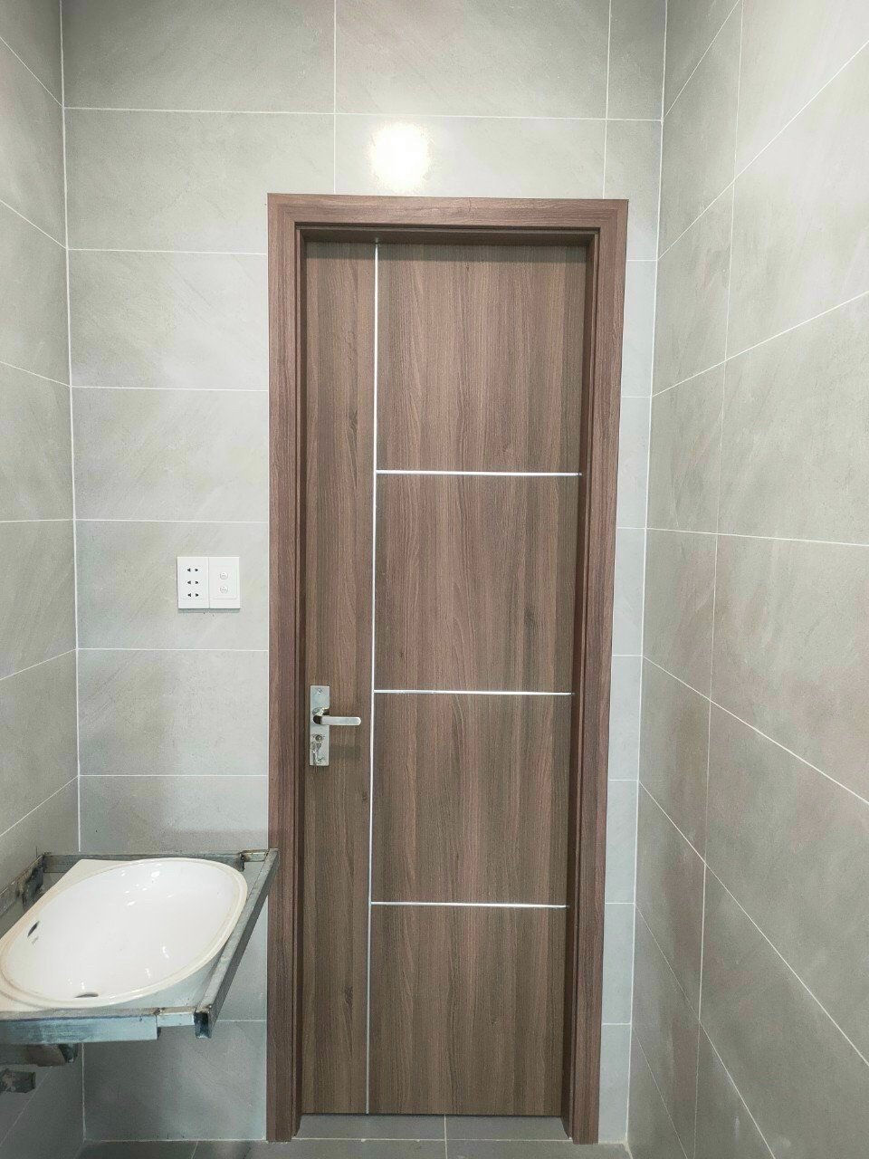 CỬA NHỰA ABS HÀN QUỐC - GIÁ BÁN CỬA NHƯA GIẢ GỖ PHÒNG NGỦ ĐẸP