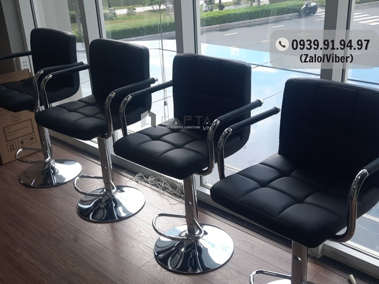 Ghế quầy bar nệm PVC có lưng tựa và tay gác CB2214 Nội thất CAPTA HCM