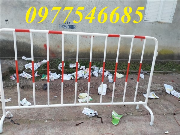 Sản xuất ,gia công hàng rào chắn di động ,hàng rào kiểm soát di động