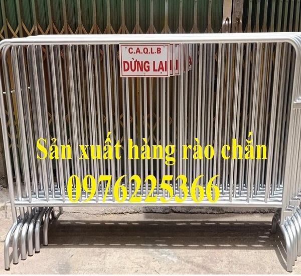 Sản xuất ,gia công hàng rào chắn di động ,hàng rào kiểm soát di động