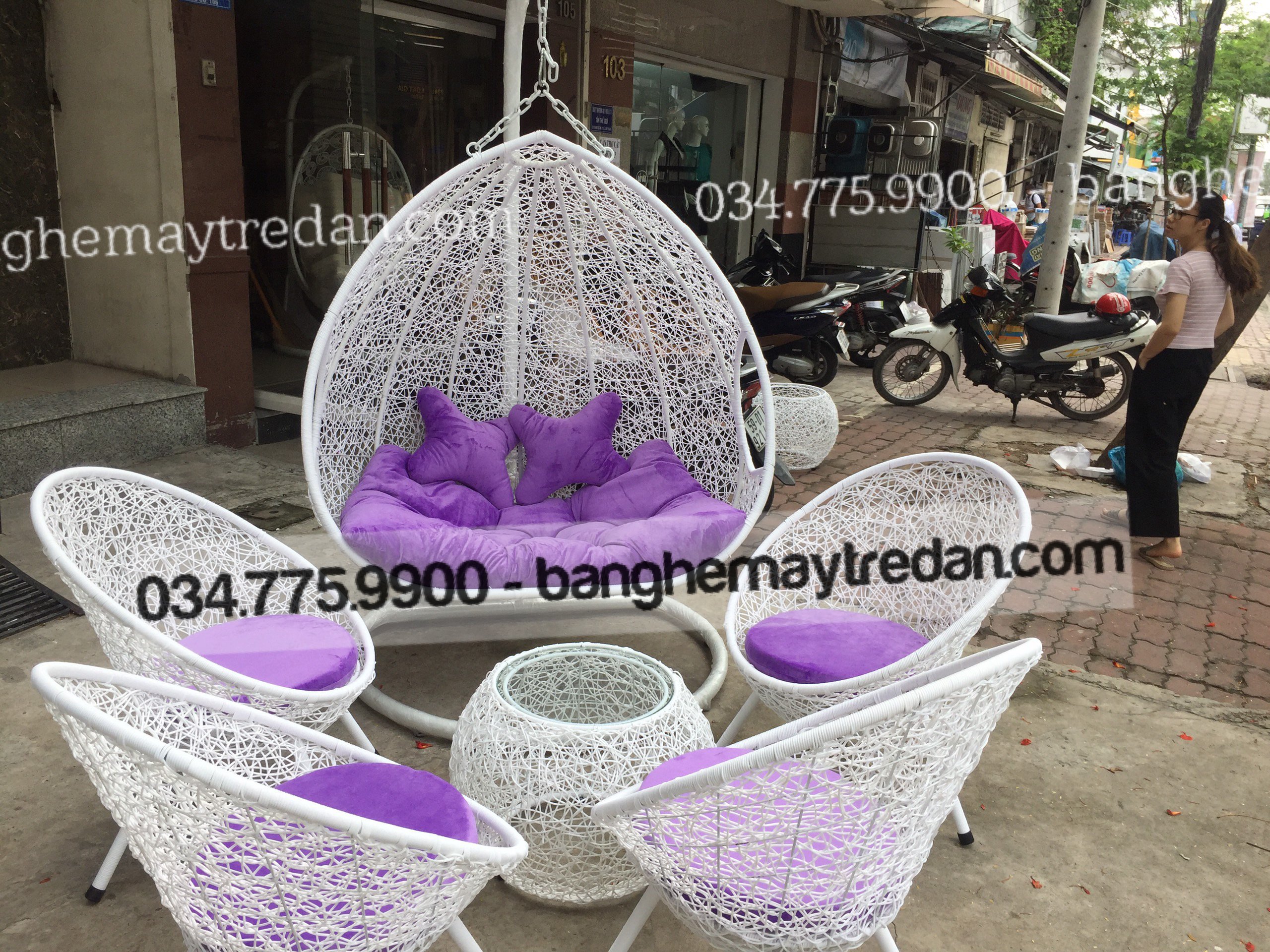 Xích đu tổ chim thư giãn màu trắng nệm tím