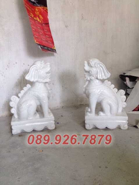 Mẫu chó bằng đá xanh rêu đặt trước sân nhà đẹp bán Sài Gòn