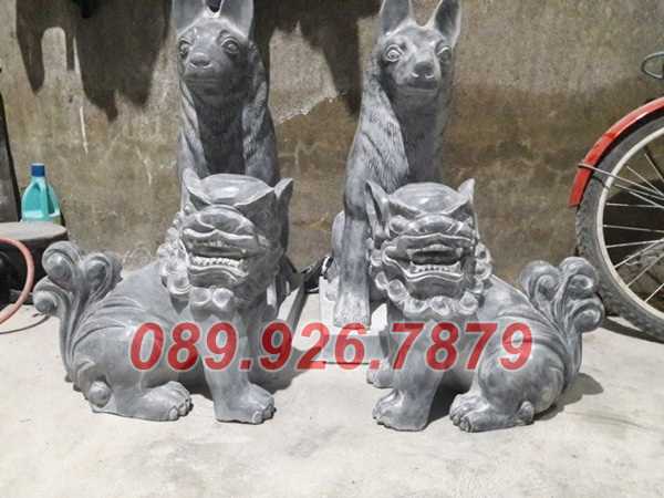 Mẫu chó bằng đá xanh rêu đặt trước sân nhà đẹp bán Sài Gòn