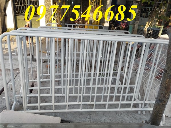 Chuyên sản xuất hàng rào chắn di động ,rào chắn cách ly giá rẻ