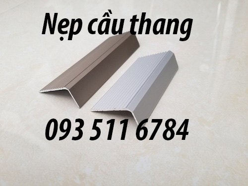 Nẹp nhôm cầu thang chống trượt Nẹp nhôm trang trí cầu thang