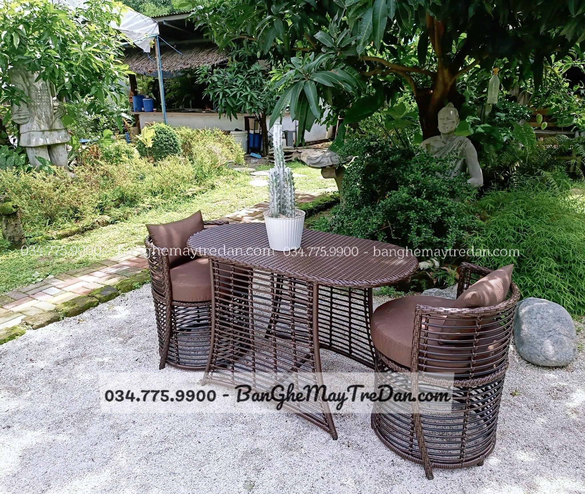 Bàn ghế cafe mây nhựa màu nâu để sân vườn