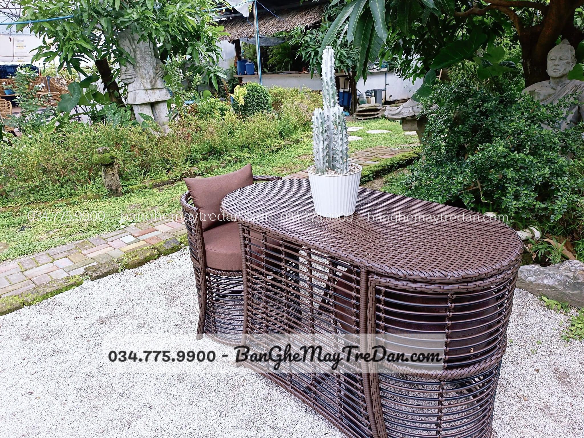 Bàn ghế cafe mây nhựa màu nâu để sân vườn