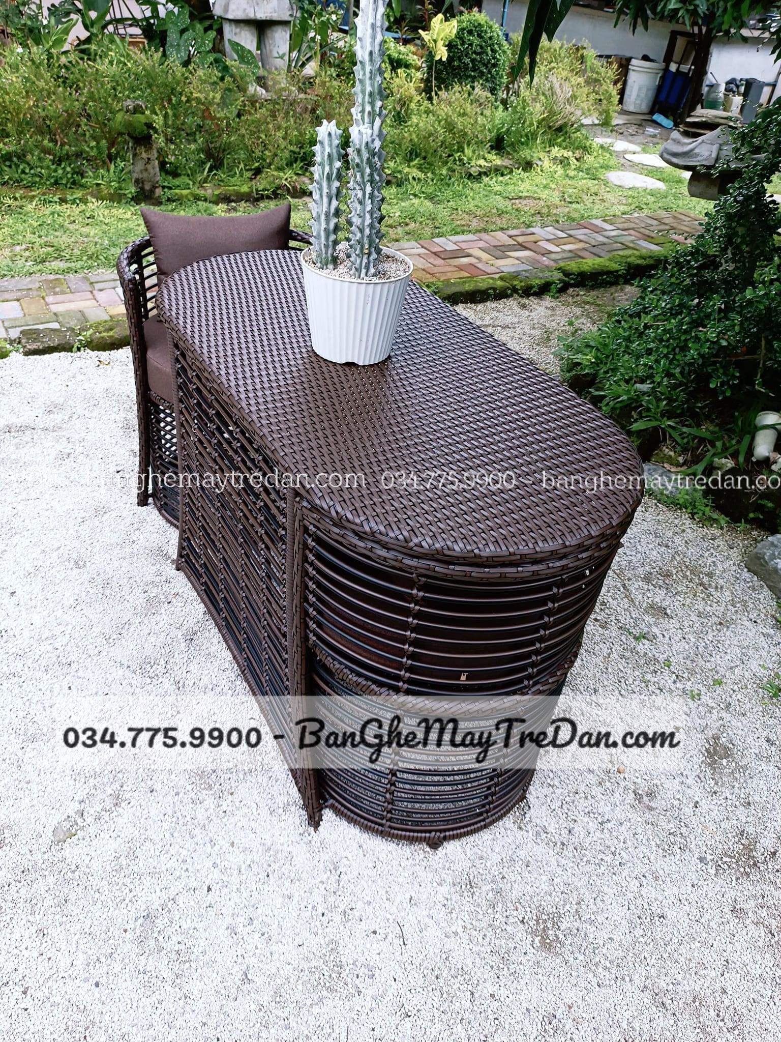 Bàn ghế cafe mây nhựa màu nâu để sân vườn