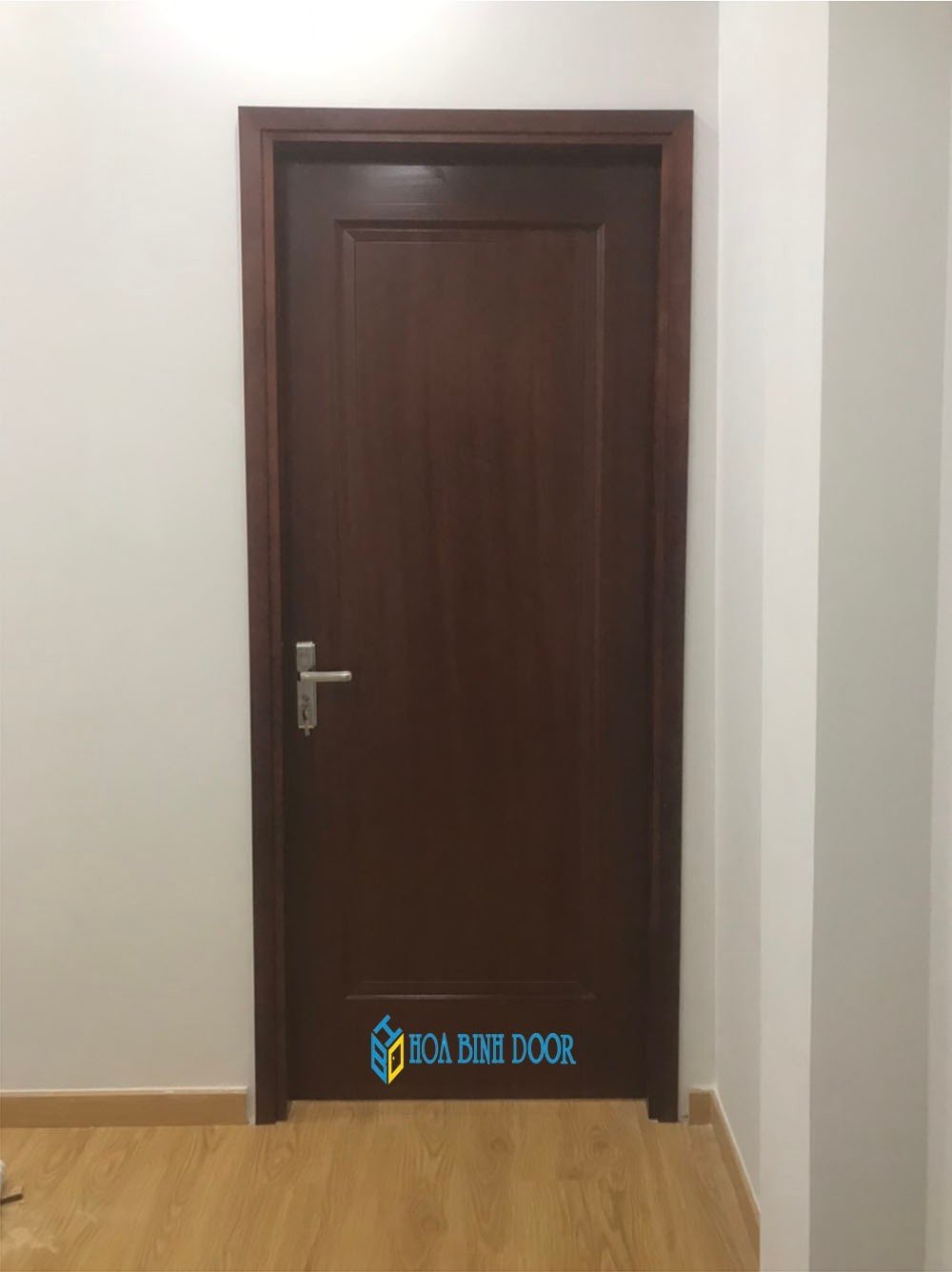 cửa gỗ công nghiệp tại long an- cửa nhựa gỗ Hoabinhdoor