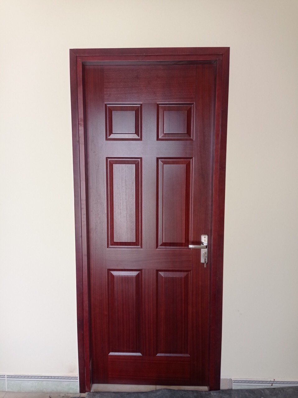 cửa gỗ công nghiệp tại long an- cửa nhựa gỗ Hoabinhdoor