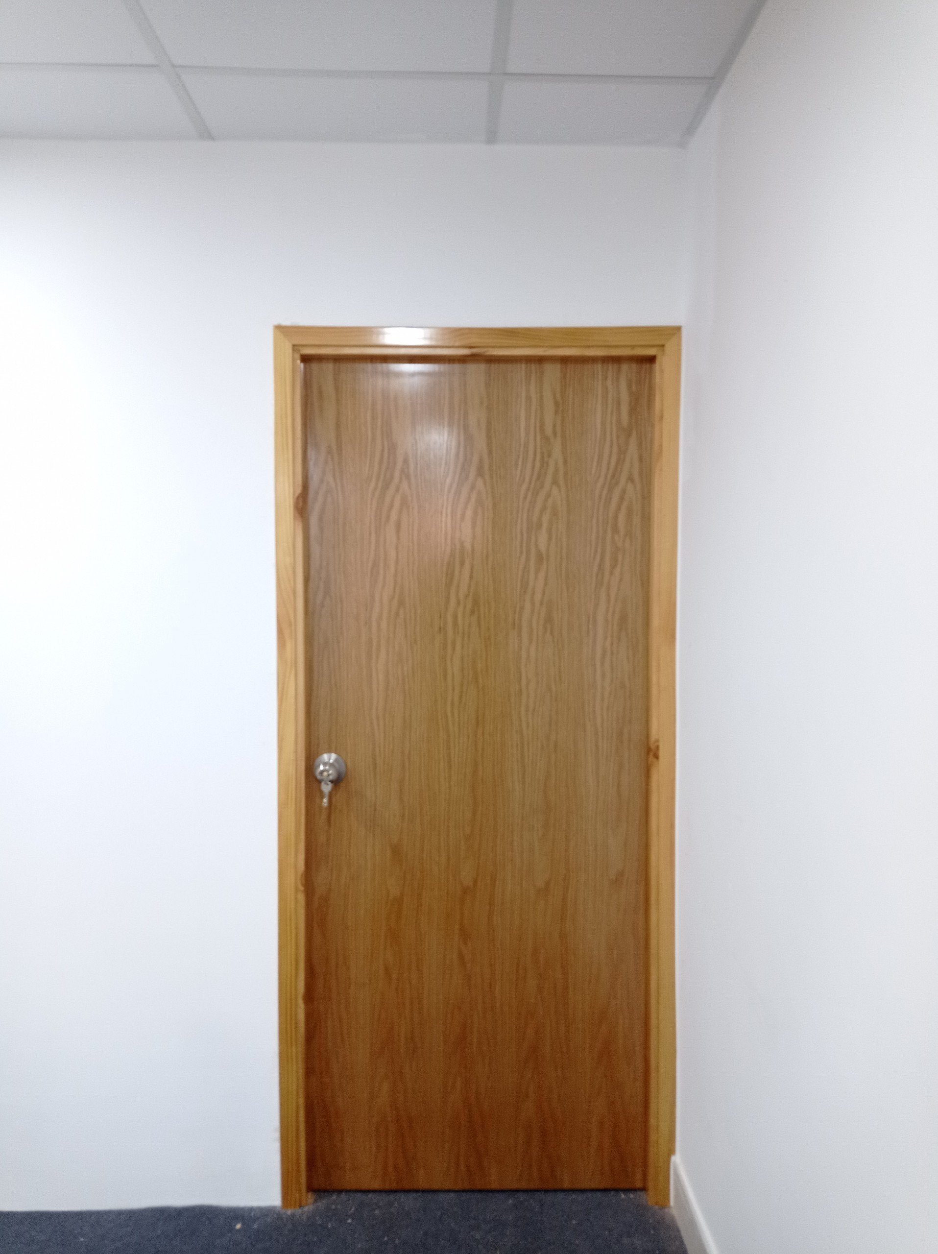 cửa gỗ công nghiệp tại long an- cửa nhựa gỗ Hoabinhdoor